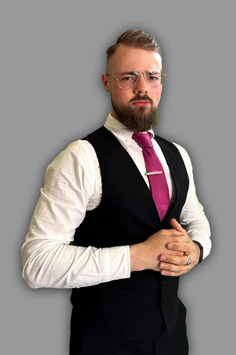 Sascha Profilbild, 08-2023_PSD lächeln v3 größer und lang